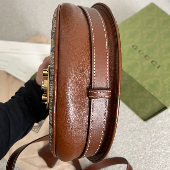 Gucci Padlock Saddle Crossbody - Picture 7 of 16